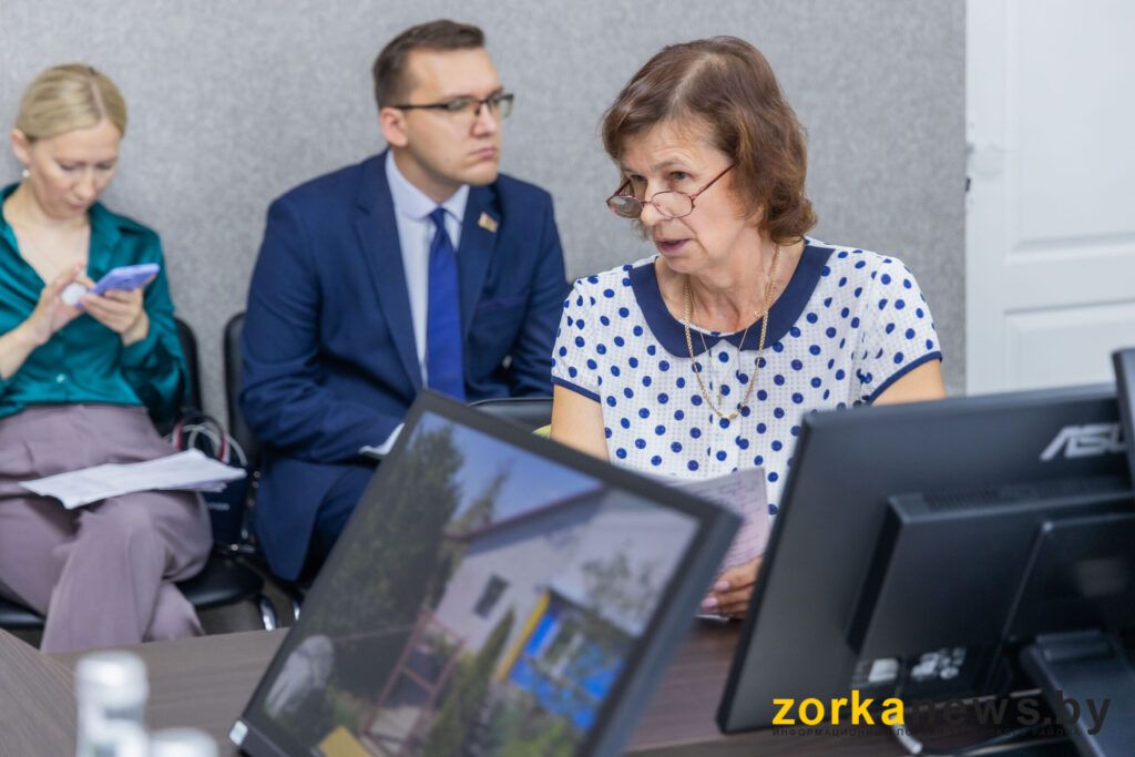 женщина на приеме у губернатора