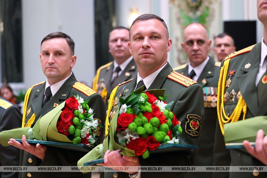 офицеры