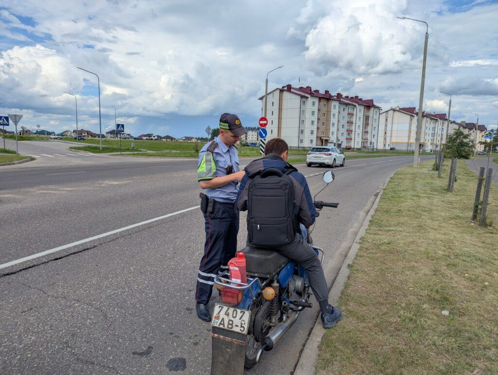 водитель скутера