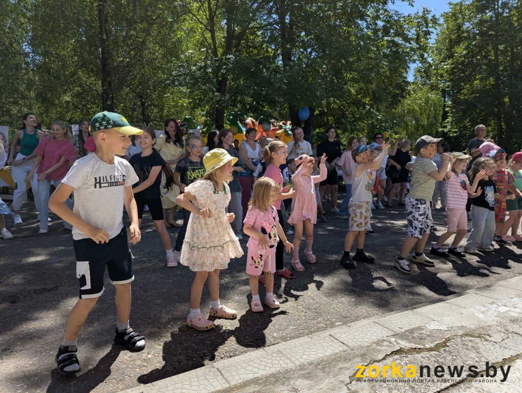 дети танцуют