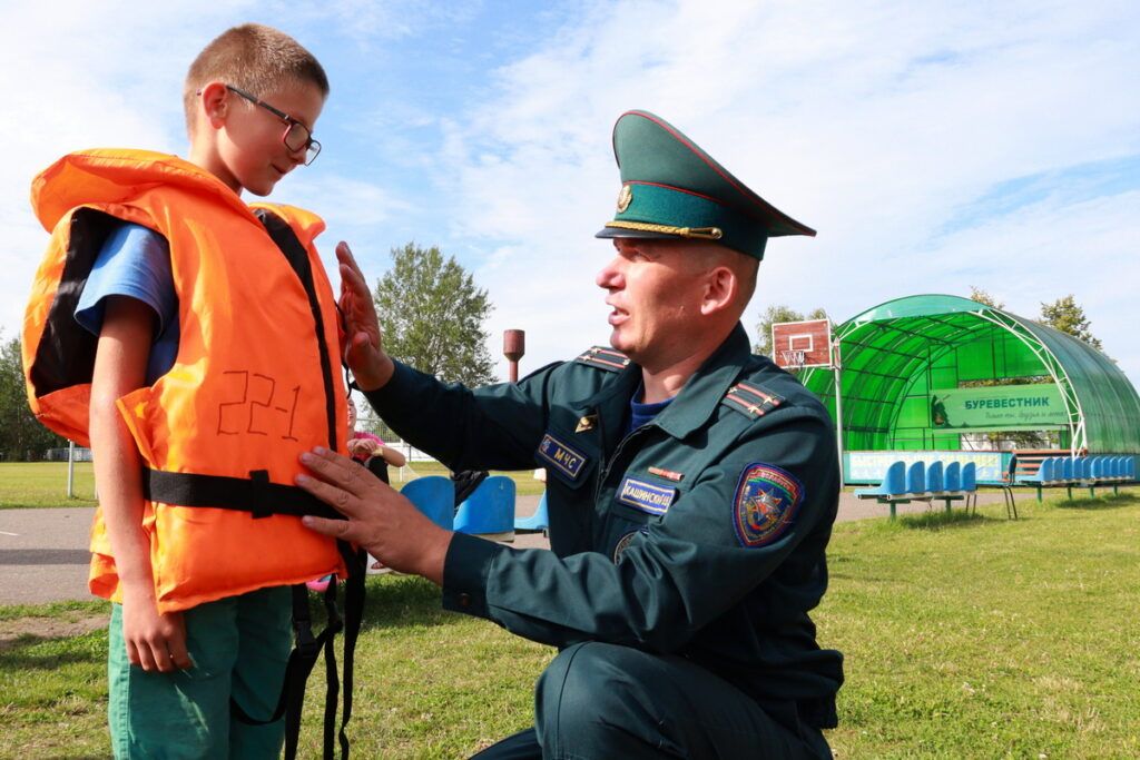 спасатели в лагере