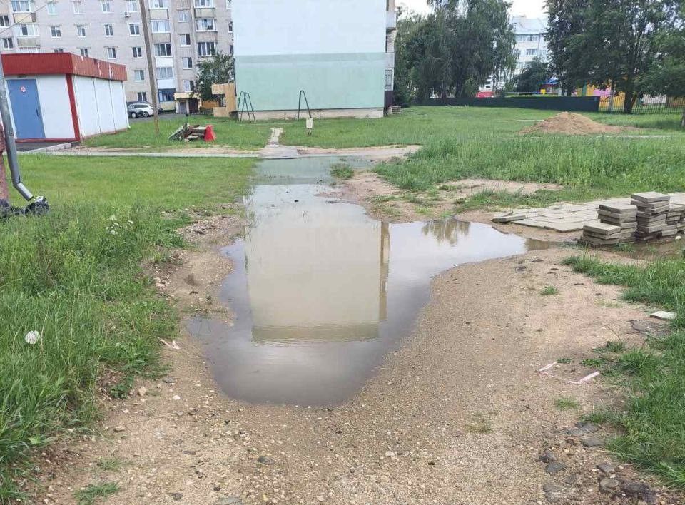 Благоустройство с задержкой. Узнали, когда появится тротуар по улице Новицкого в Узде