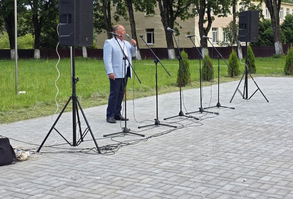 певец