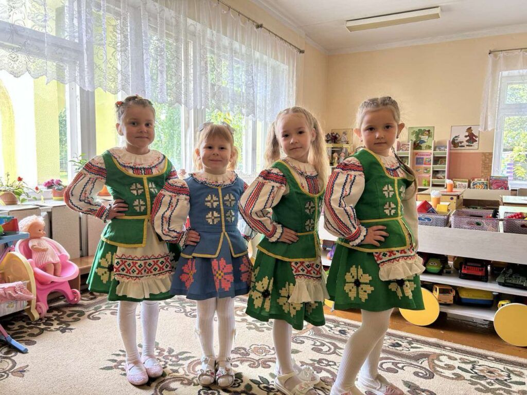 дошкольники