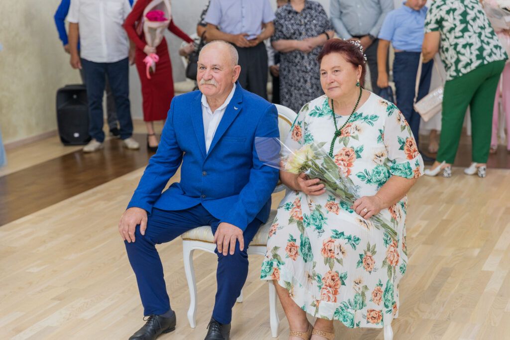 супруги