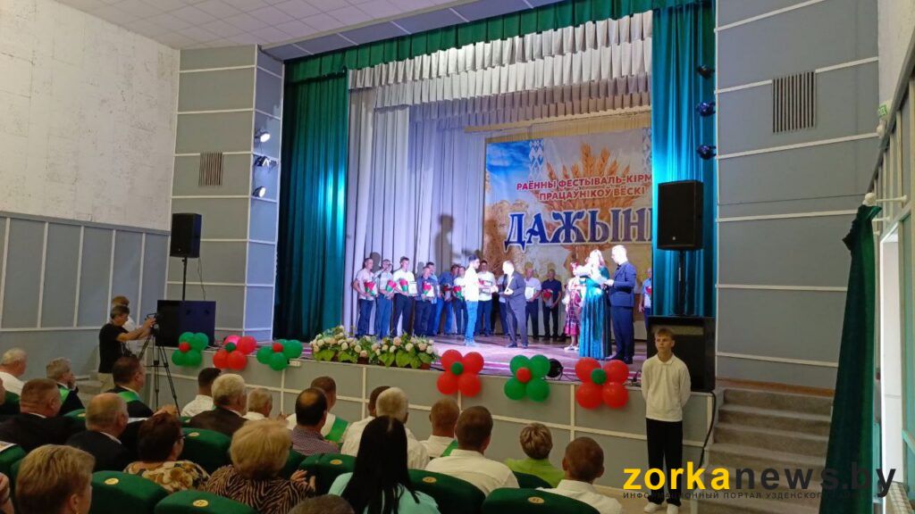 на сцене