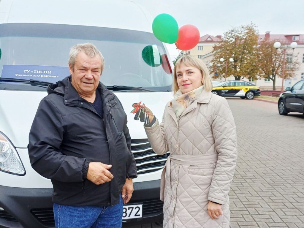 Новый микроавтобус получил центр соцобслуживания Узденского района
