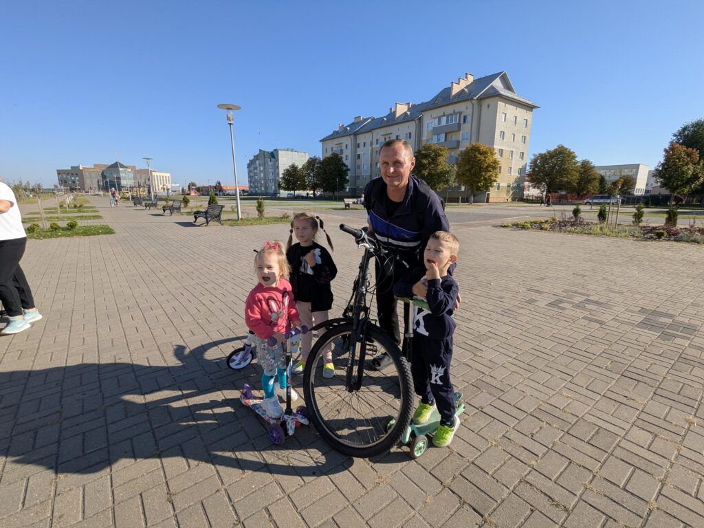 мужчина на велосипеде