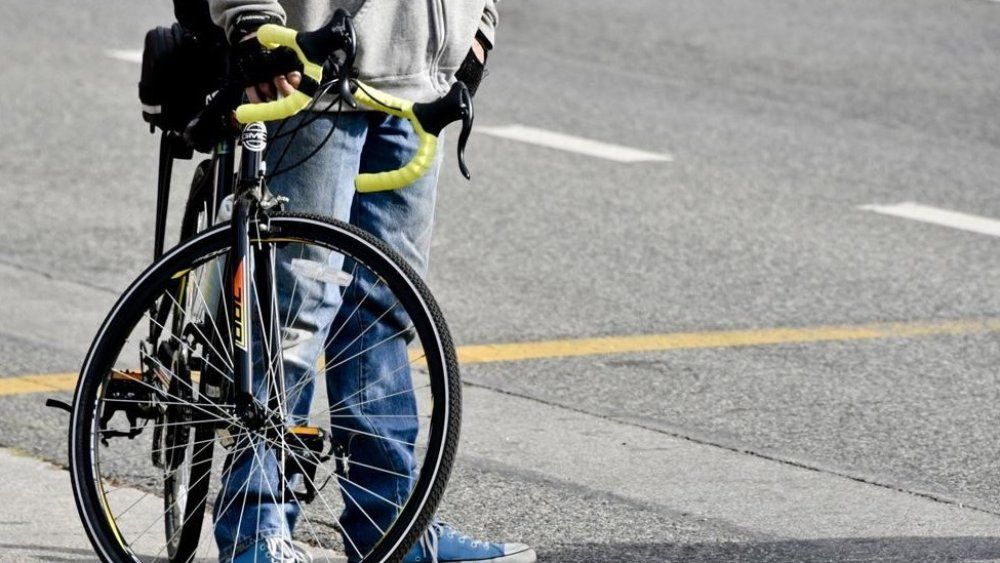 Кому в Узде на пешеходной дорожке тесно