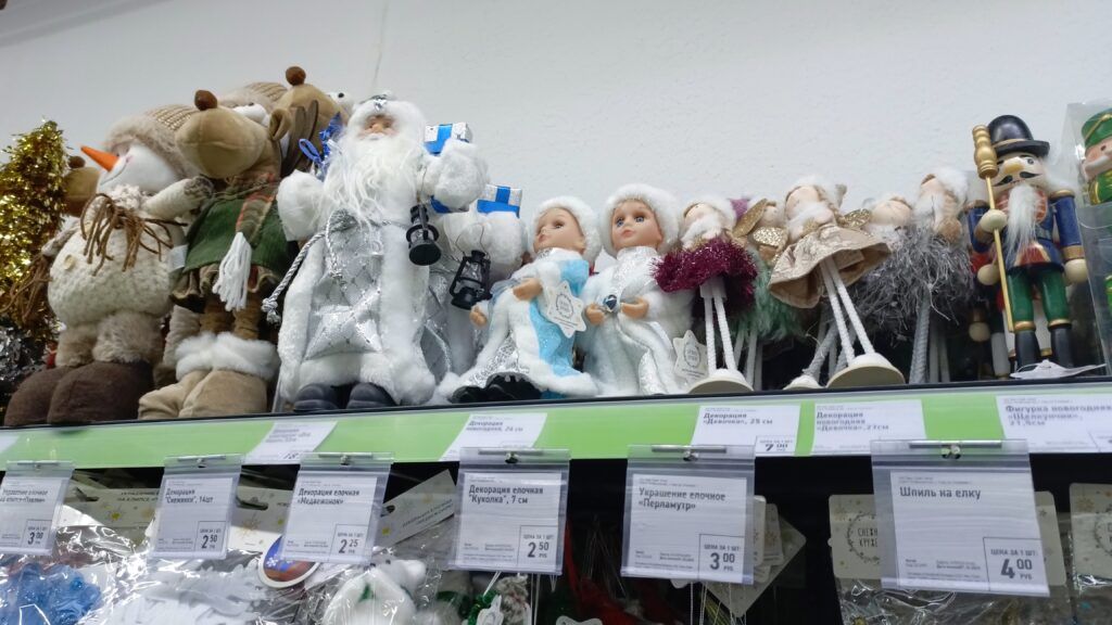 фигурки новогодних персонажей