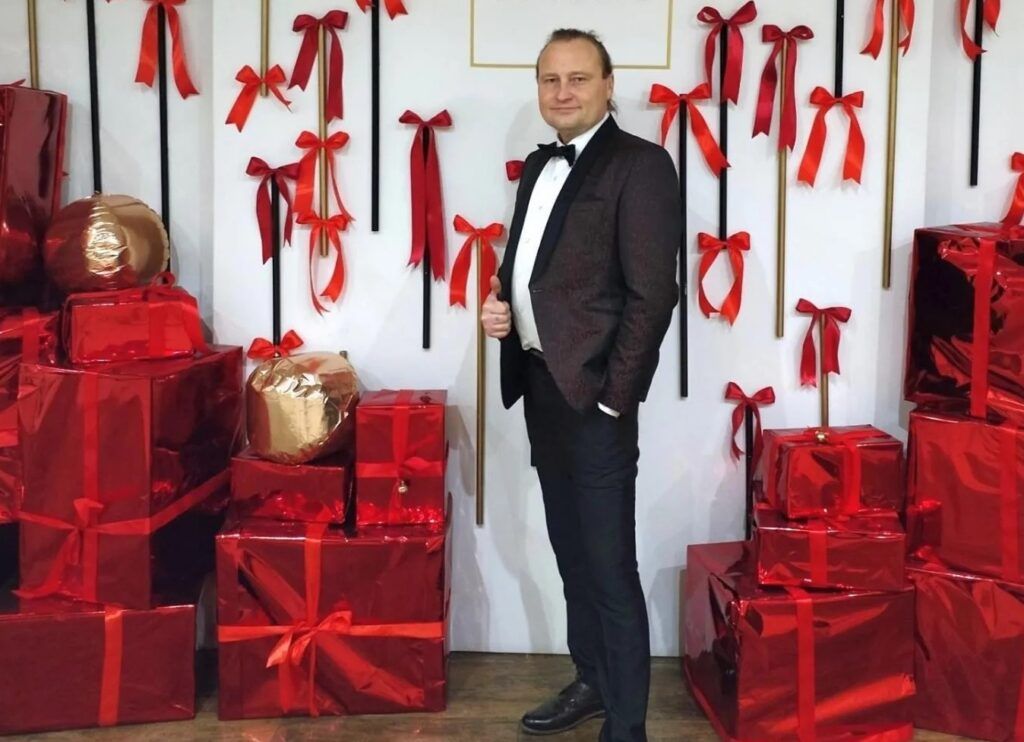 Новиков