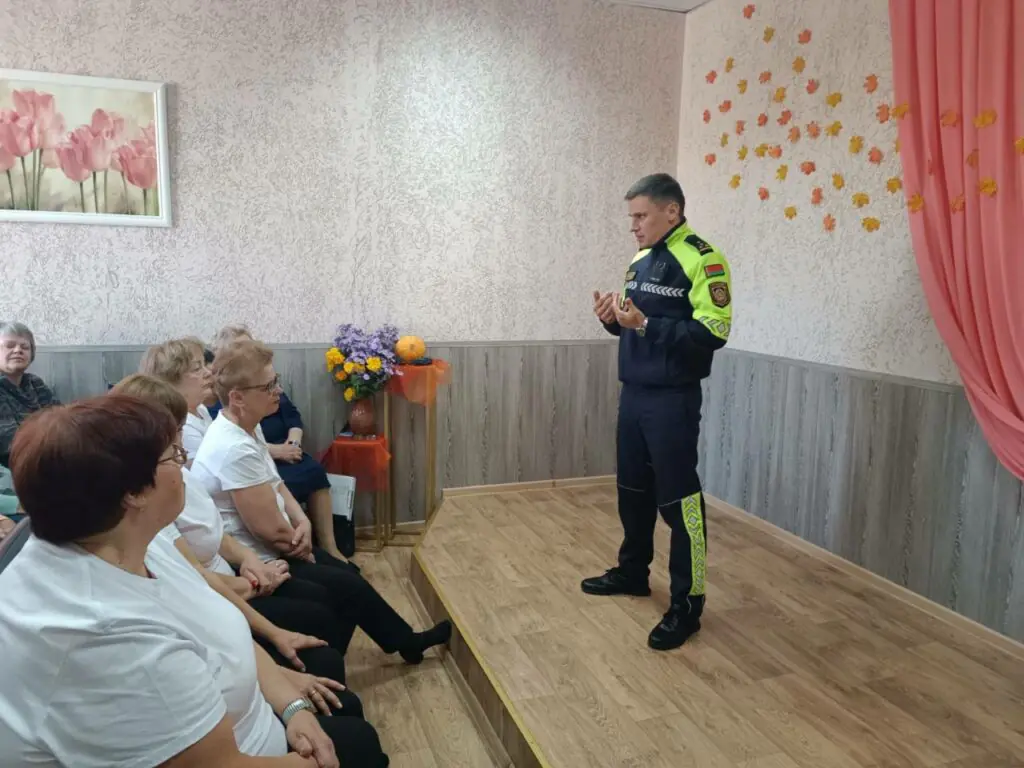 Пожилым пешеходам напомнили правила дорожной безопасности