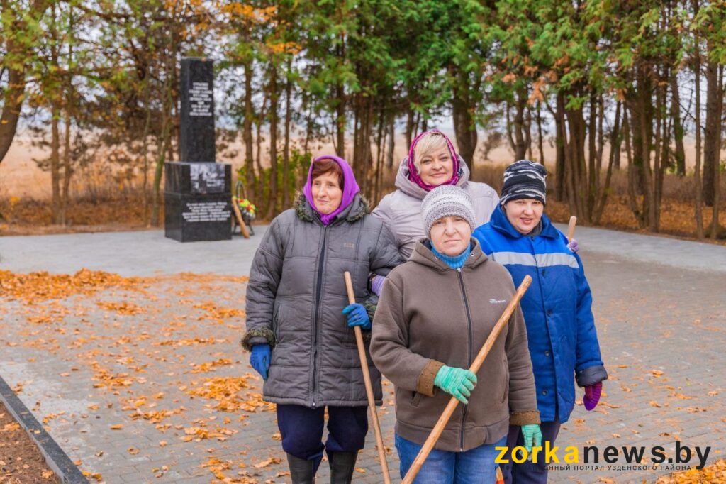 сотрудники школы на субботнике