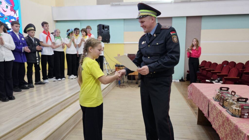 Победителем КВН в Узде стали школьники из Хотлян