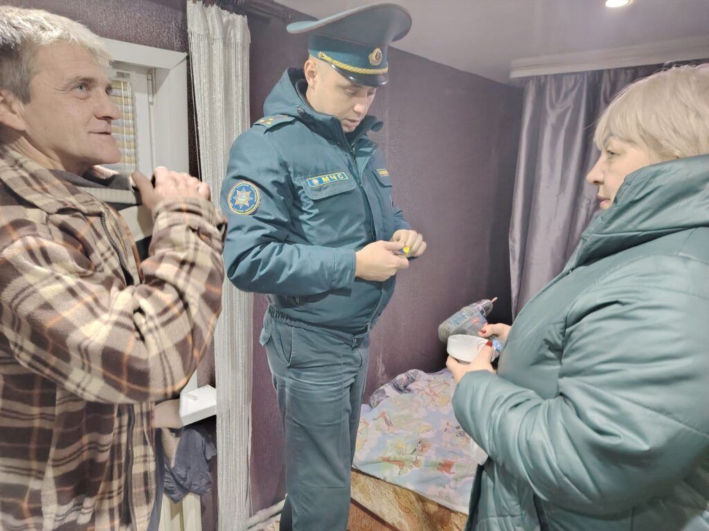 Кто устанавливает пожарные извещатели в деревнях Узденского сельсовета