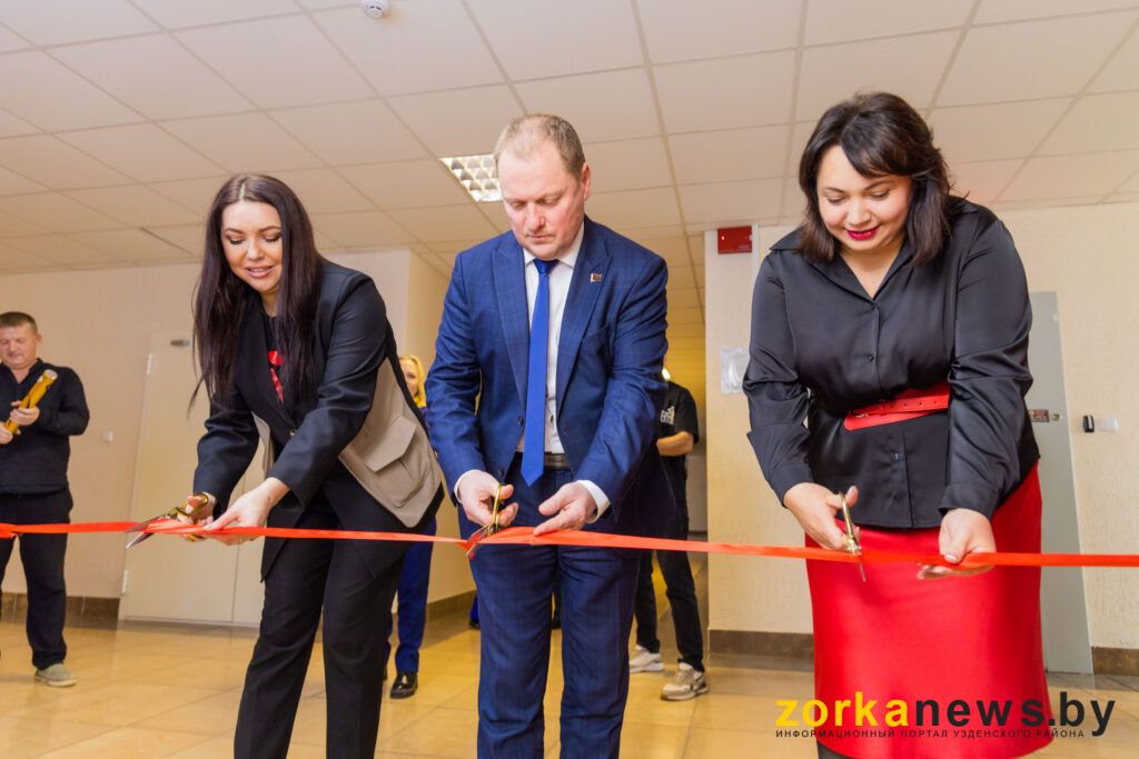 Новый open space, салют и красная лента. Редакция газеты «Чырвоная зорка» справила новоселье