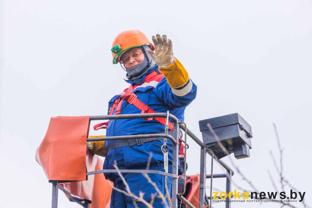 Новые светодиодные светильники установили на улицах в Теплени