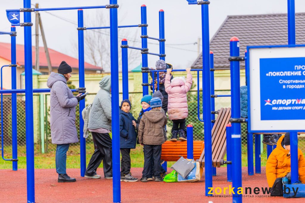 дети на площадке