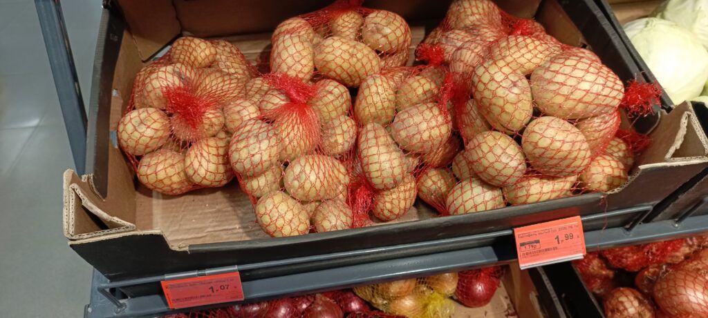 Узденские магазины перешли на новый стандарт картофеля: проверили размеры и цены