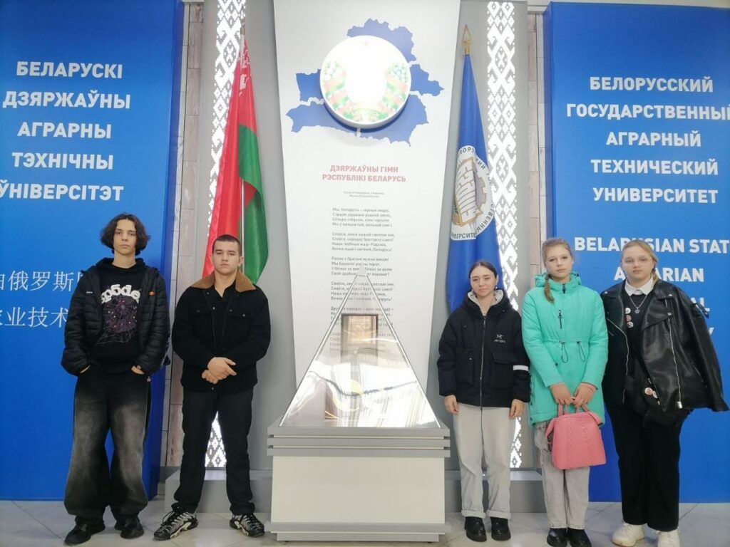 школьники на форуме