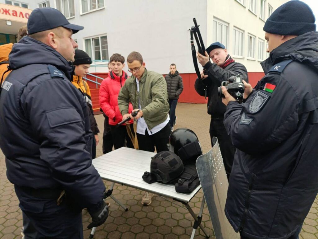 В мир криминалистики окунулись старшеклассники Узденщины