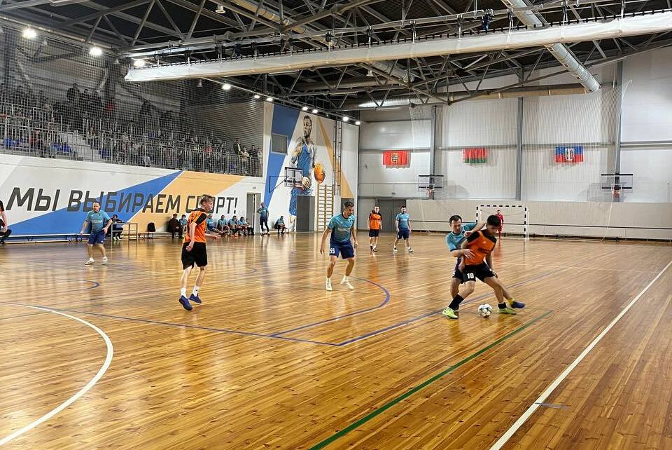 Мини-футбол в Узде. «Маладосць» громит «Тузов»: кто стал лучшим игроком матча