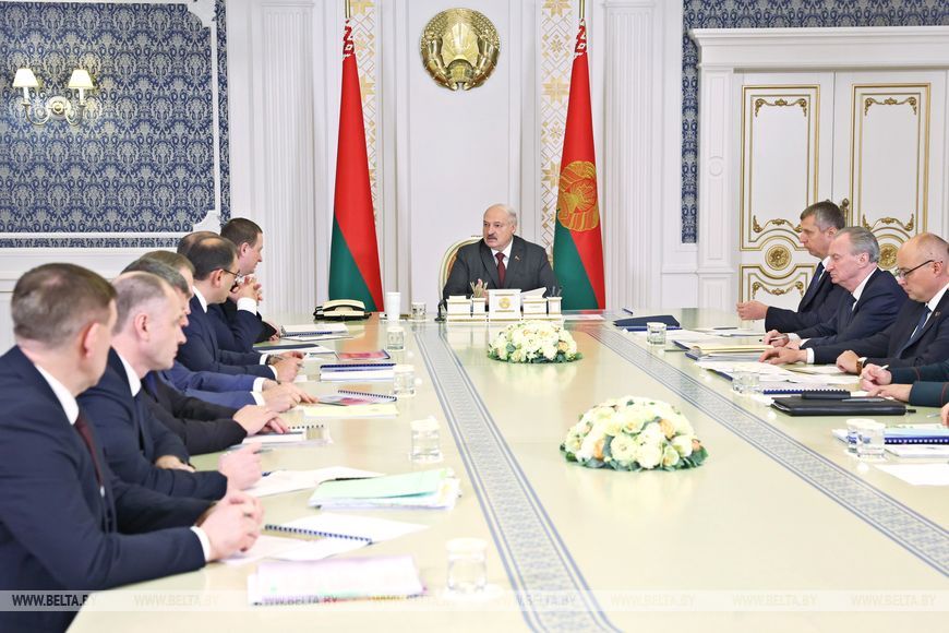 Лукашенко выступил за комфортную и безопасную альтернативу маршруткам