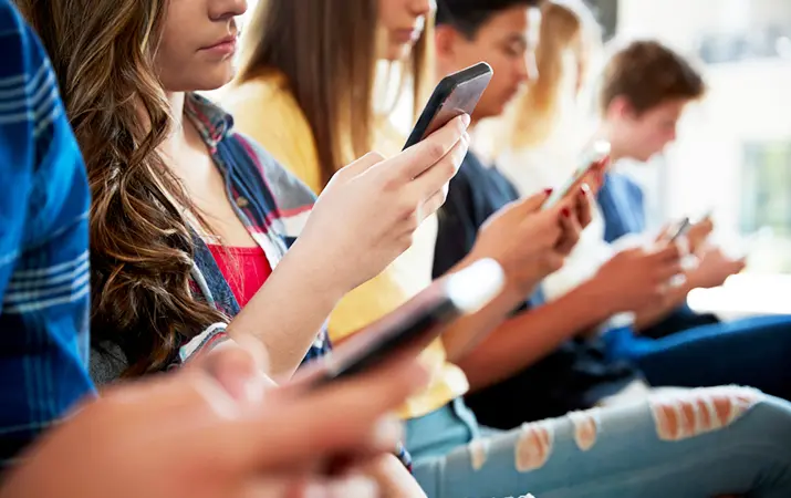 Телефонная болезнь. Разбираемся, в чем причина зависимости от гаджетов