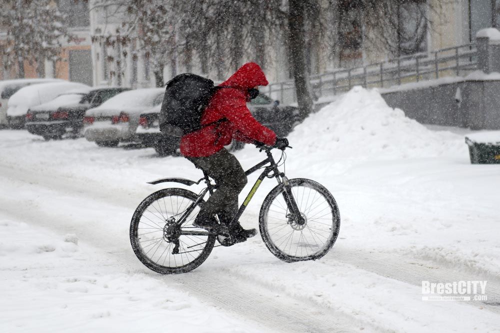Можно ли ездить на велосипеде зимой, узнали в ГАИ