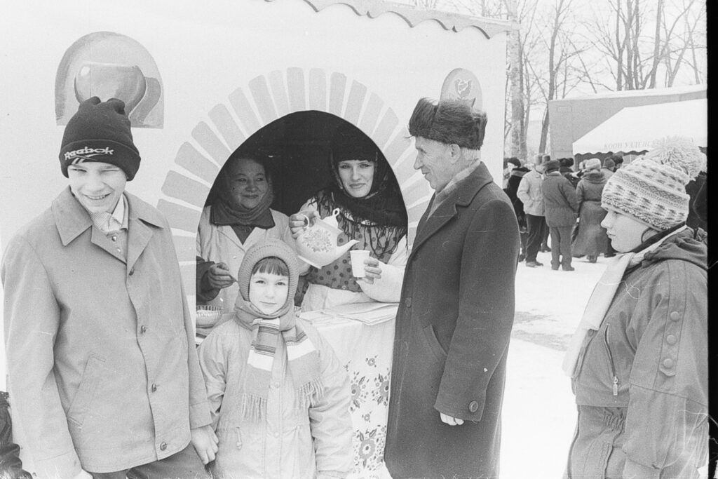 Ретрофото. Печь-самобранка