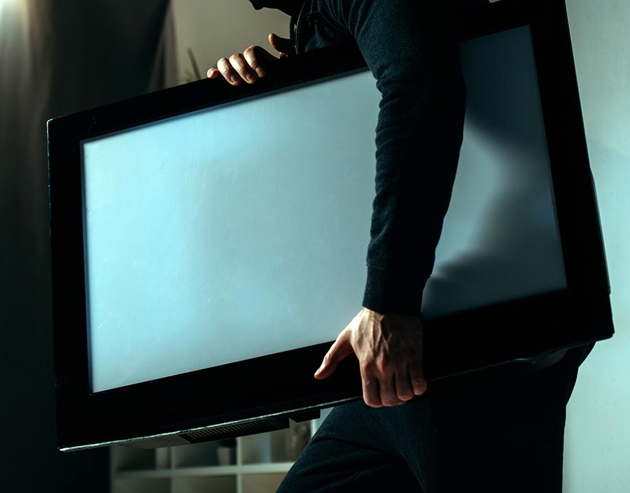 30-летний мужчина скрывается после кражи телевизора в Узде