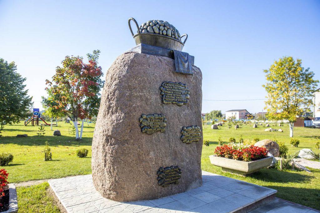 памятник картошке