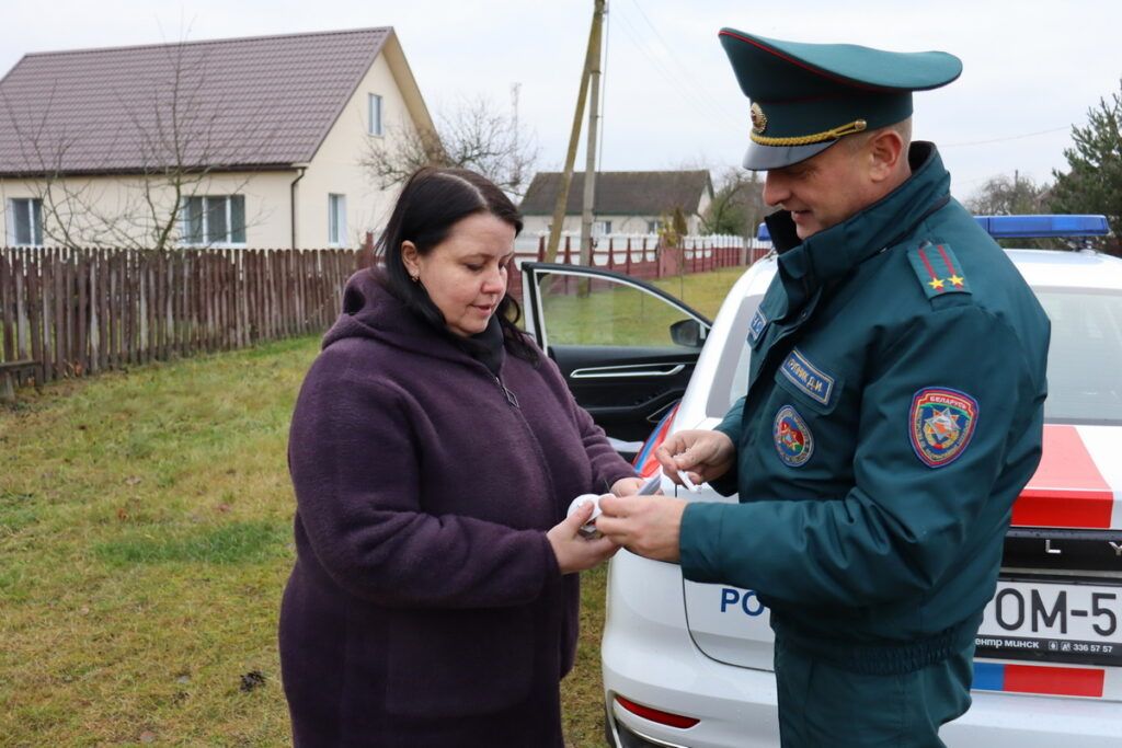 Спасенные жизни. Спасатели устанавливают АПИ пожилым гражданам в Узденском районе
