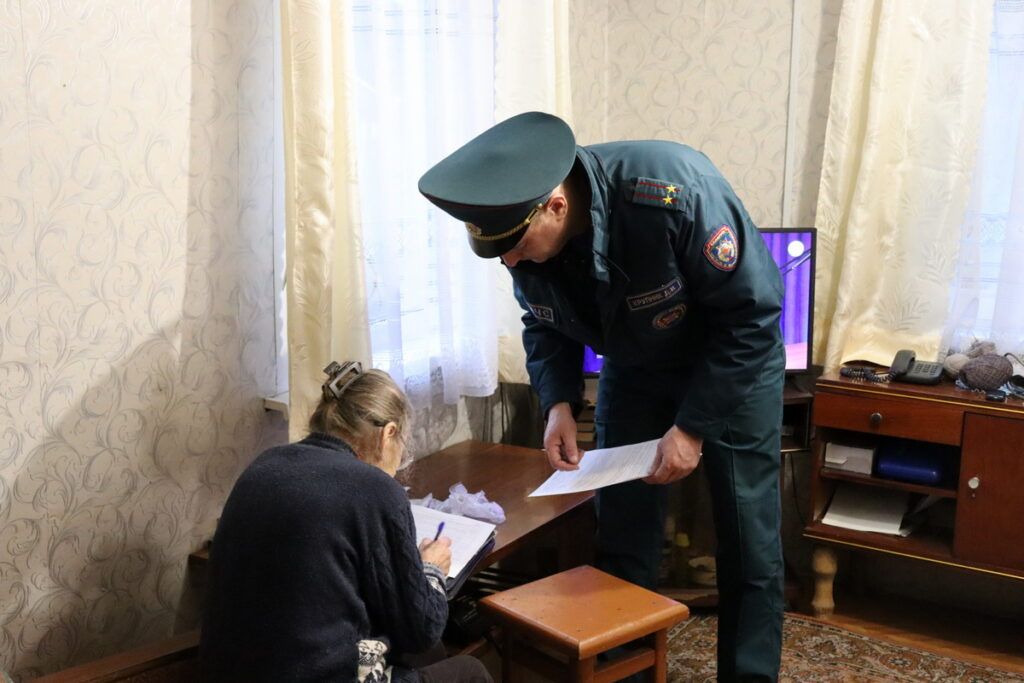 в подарок- пожарный извещатель