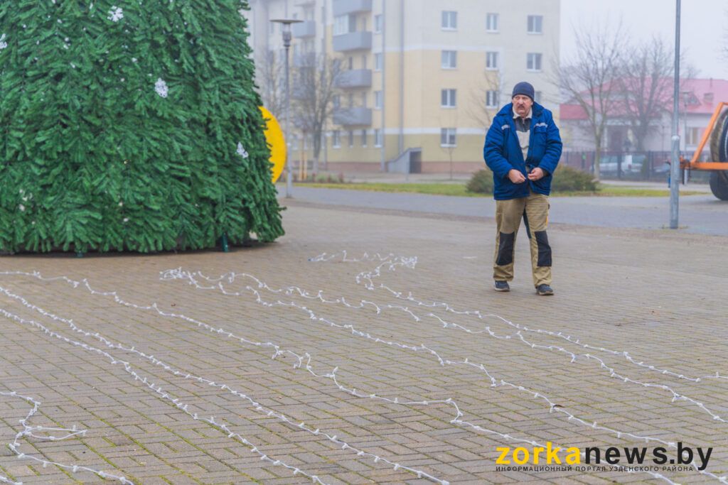 установка елки в Узде