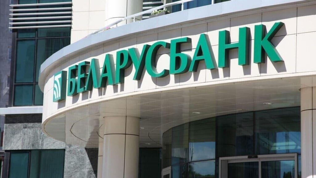 Карты Беларусбанка временно не будут работать. Узнали, что останется доступным