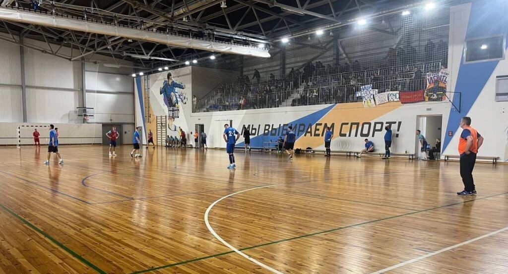 Лучшие моменты футбольного матча в Узде: голы, сейвы и игроки недели