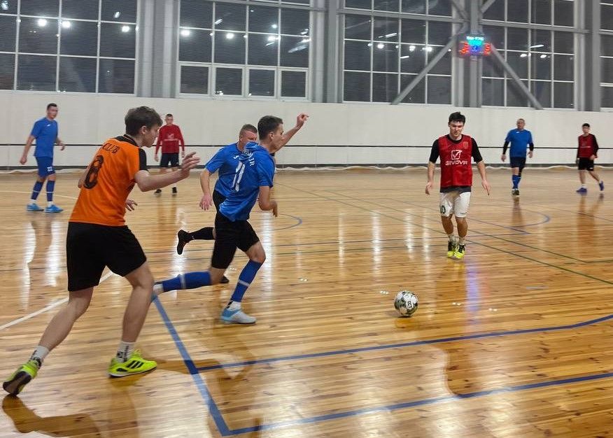 футболисты