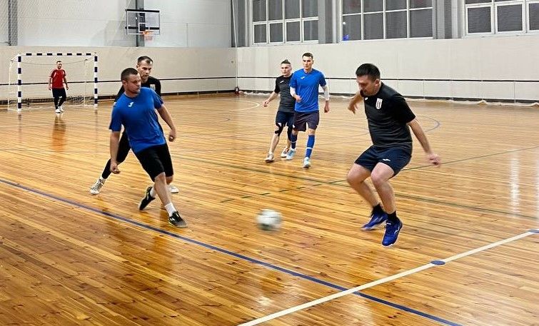 футболисты