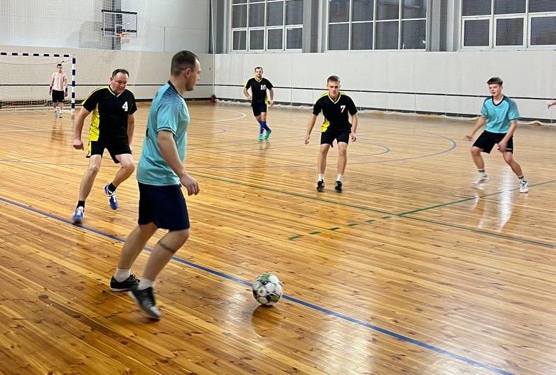 футболисты