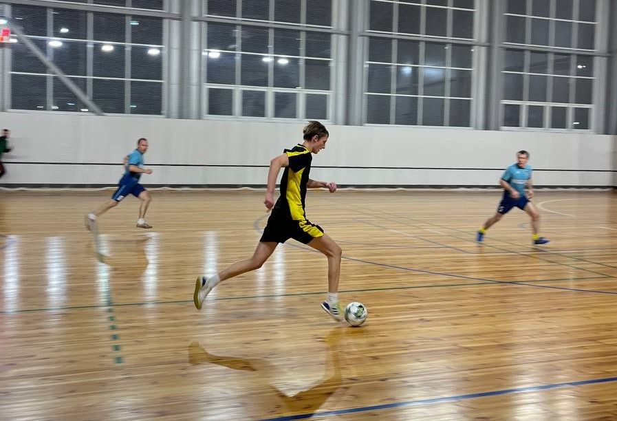 футболисты