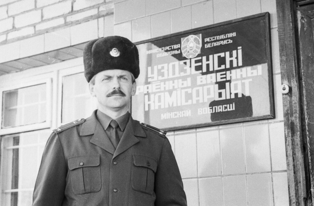 Ретрофото. У дверей военкомата