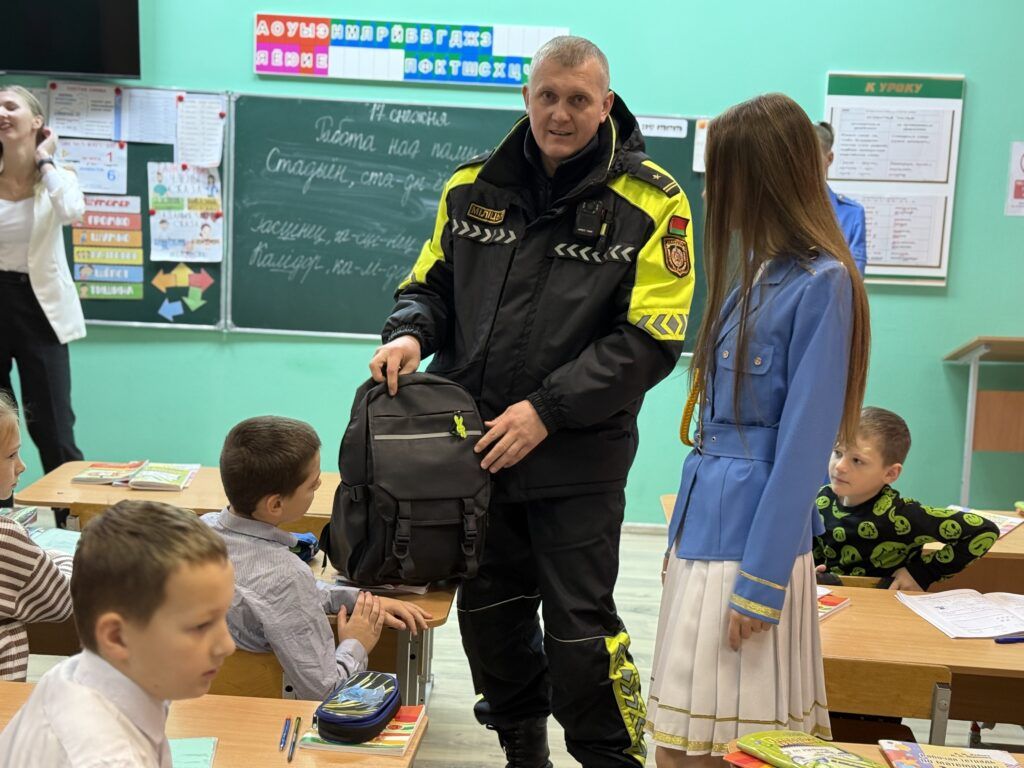 Фликер – спасение в сумерках. Инспектора ДПС проверили, все ли школьники передвигаются безопасно