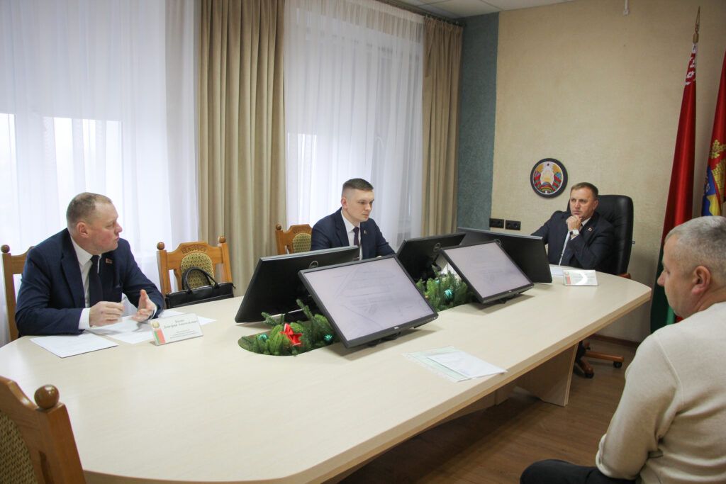 Канализация за полцены для жителей новых улиц в Узде. Какое решение предложил помощник Президента