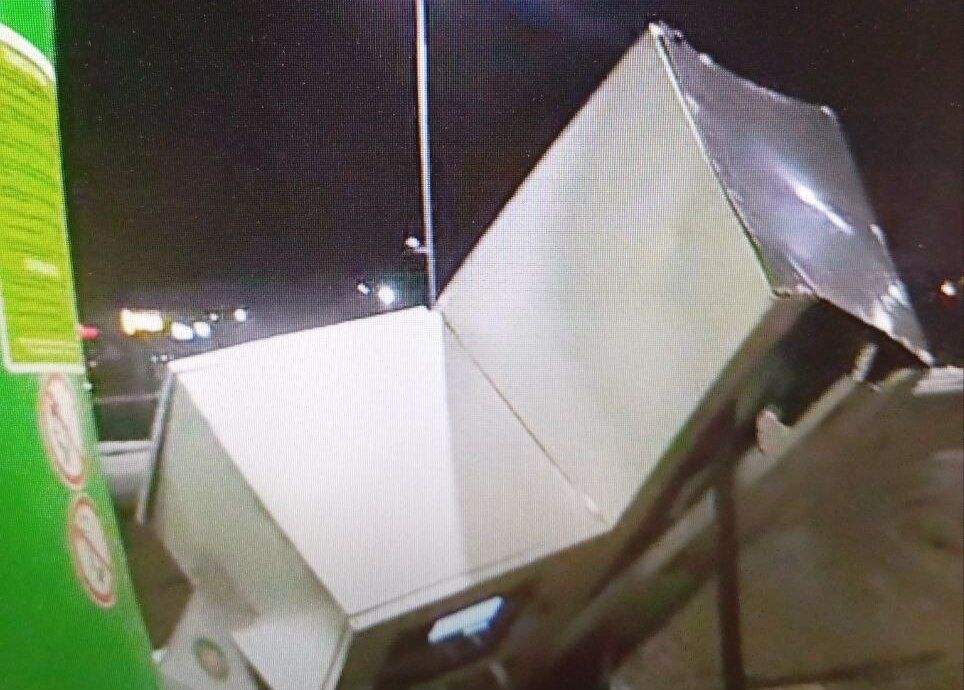 ЧП на заправке в Узде. Водитель вырвал колонку