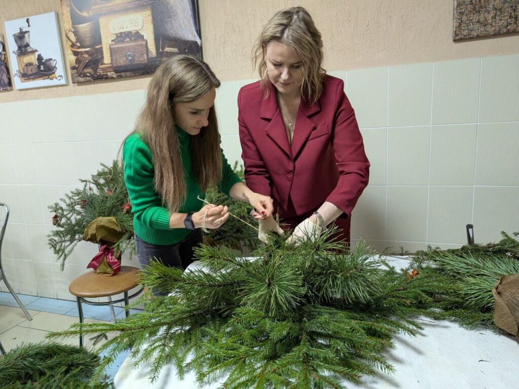 Аромат праздника. Как сотрудники Узденского лесхоза создают новогоднюю красоту