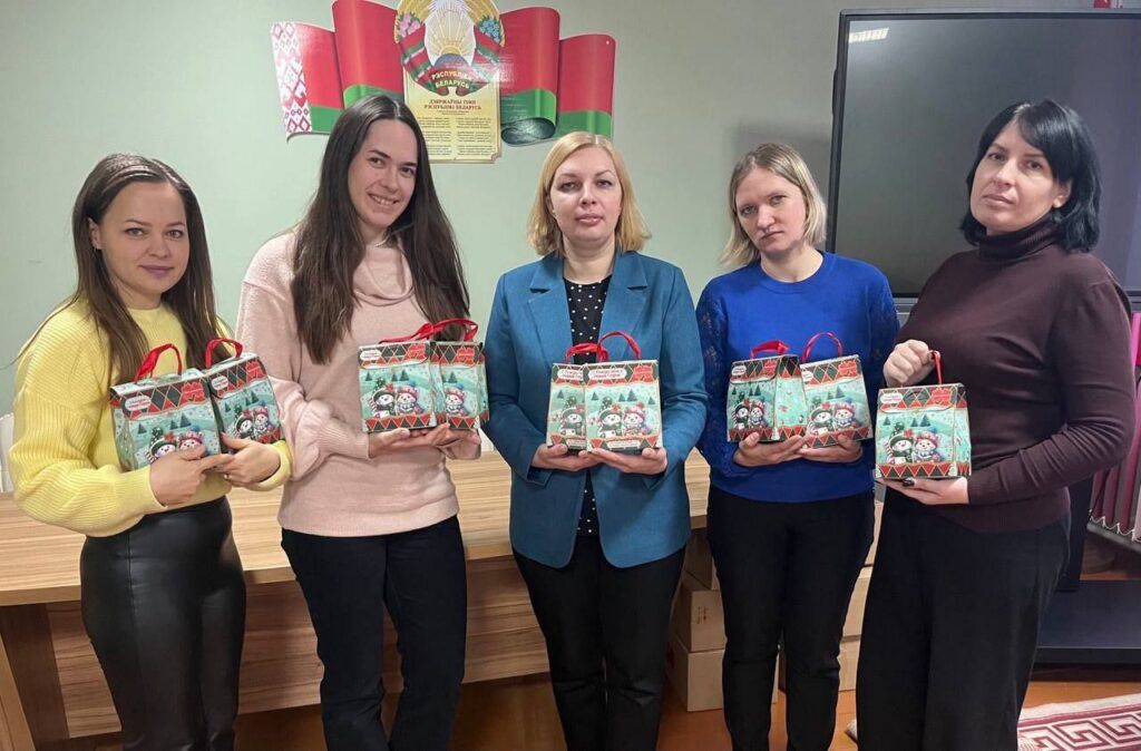 126 подарков от профсоюза получили сотрудники госучреждений Узды