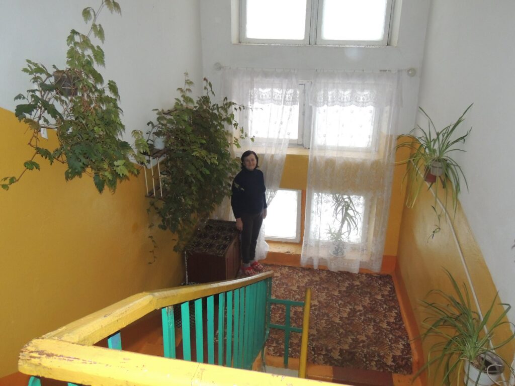 Кому в Узде приятно жить в чистом подъезде