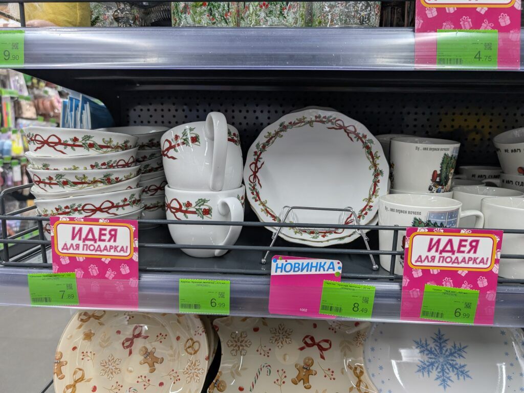 новогодние тарелки и кружки