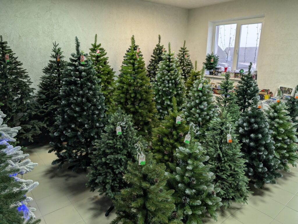 Рассказываем, где в Узде купить искусственную елку
